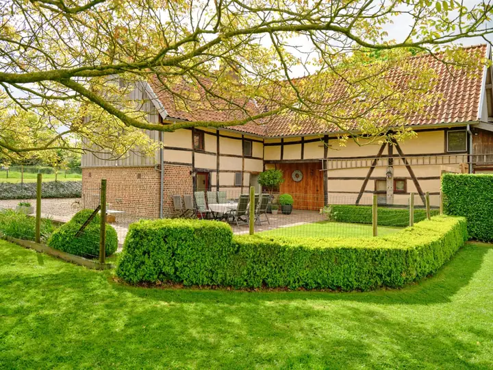 Fachwerkscheune der Ferienhäuser Thienen mit Garten